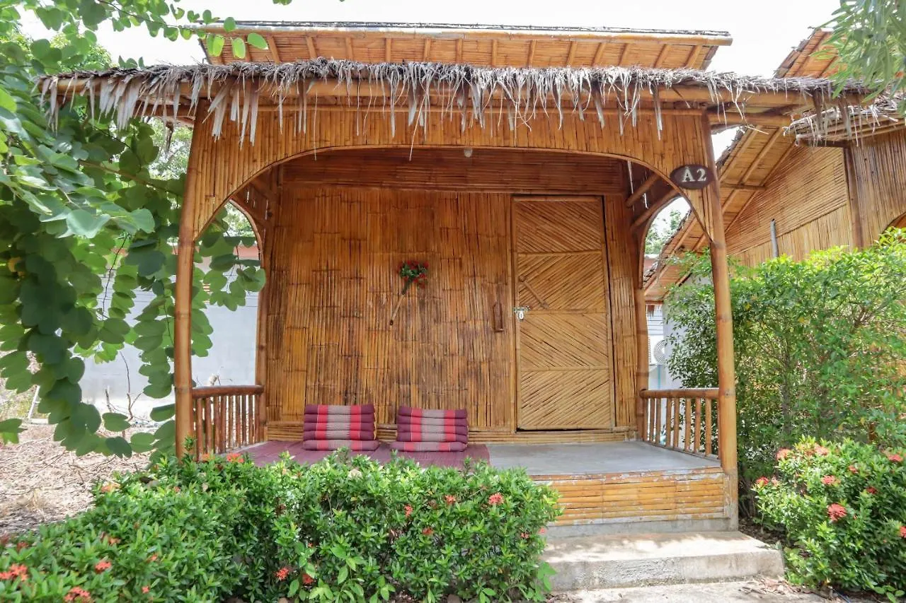 Chom Dao Resort Ko Lanta 2*,